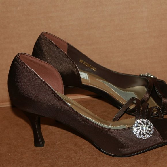 TOUCH UPS Sharmain brown shoes women's size 9M evening heels - display - Picture 6 of 12